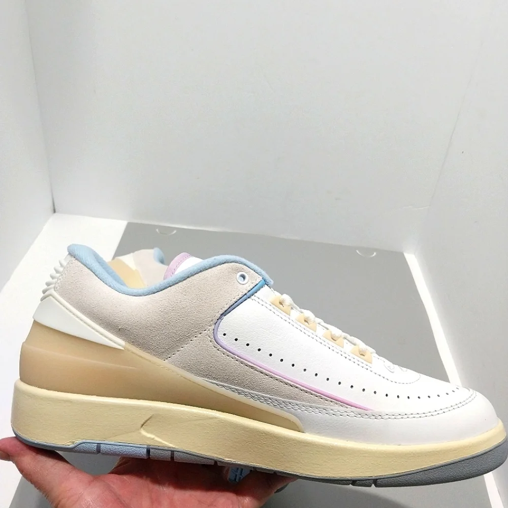 Jordan Retro 2 Low 
